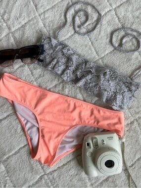 Victoria’s Secret | Gray Ruffle Lace Halter Bikini Top | Size Small